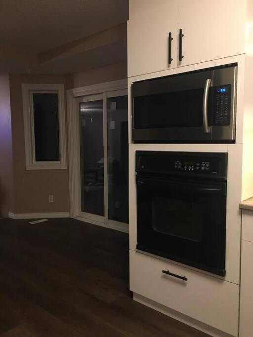 Renovated 4 bedrooms 20 sleeps Shopping Center