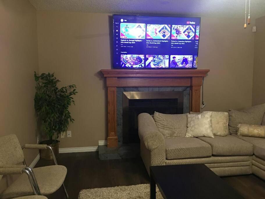 Renovated 4 bedrooms 20 sleeps Shopping Center