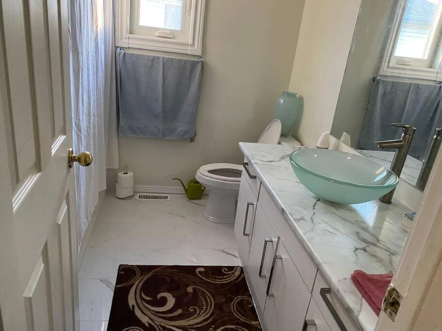 Renovated 4 bedrooms 20 sleeps Shopping Center