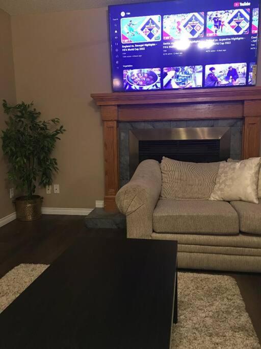 Renovated 4 bedrooms 20 sleeps Shopping Center