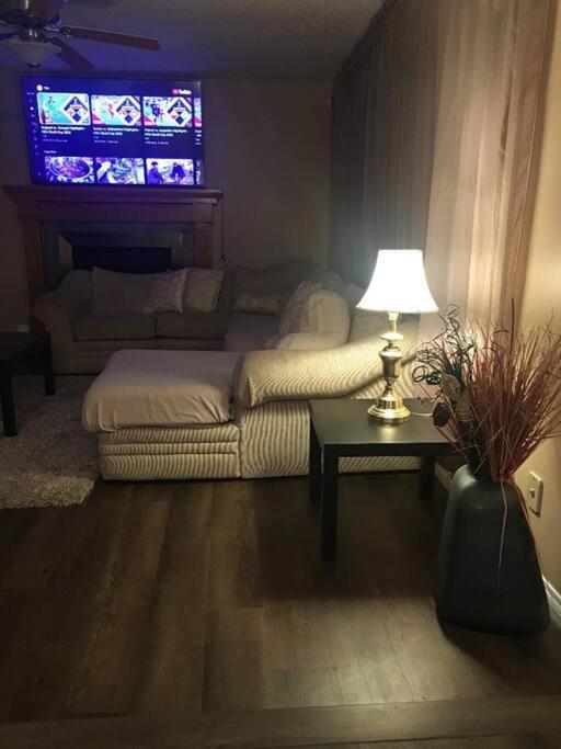 Renovated 4 bedrooms 20 sleeps Shopping Center