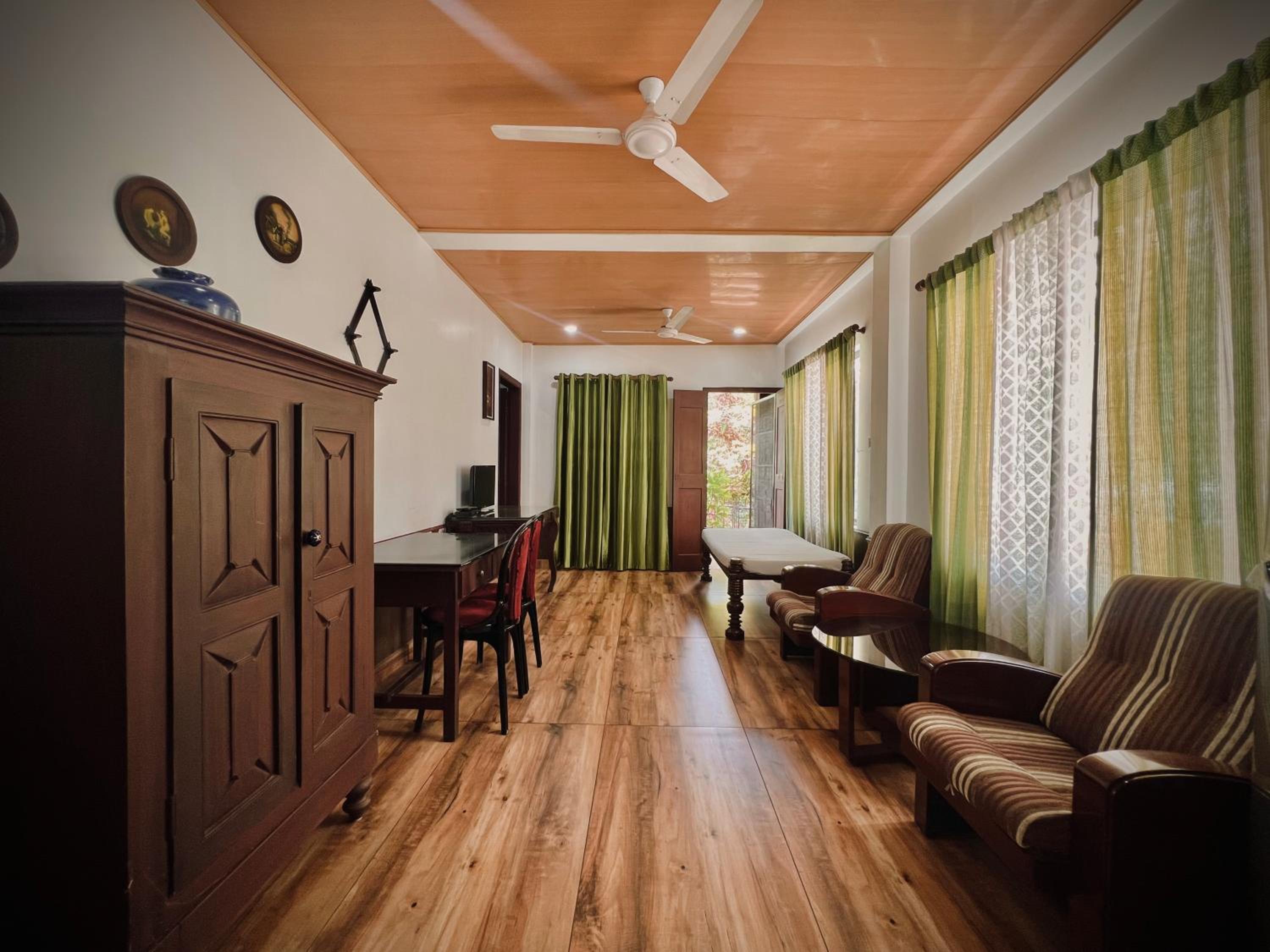 Reds Residency - Homestay
