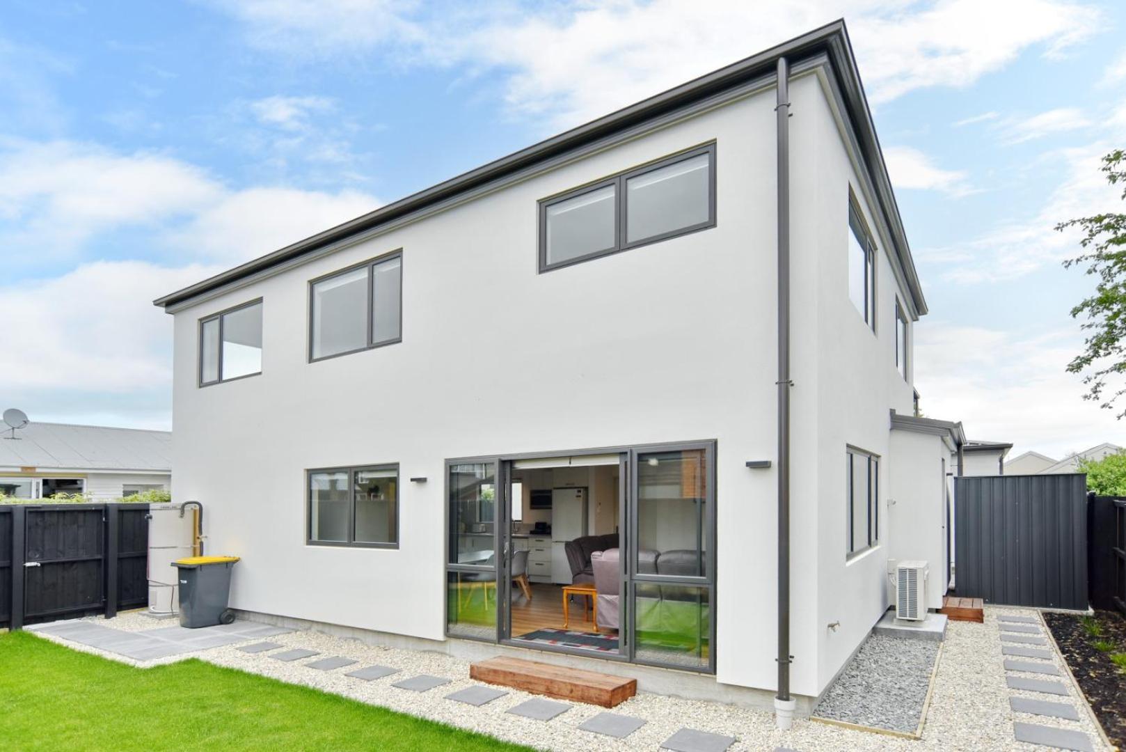 Broadbent Townhouse - Christchurch Holiday Homes view 2