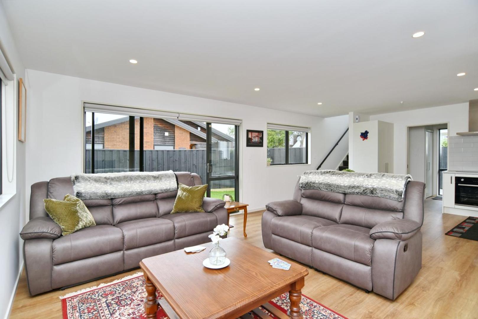 Broadbent Townhouse - Christchurch Holiday Homes view 4