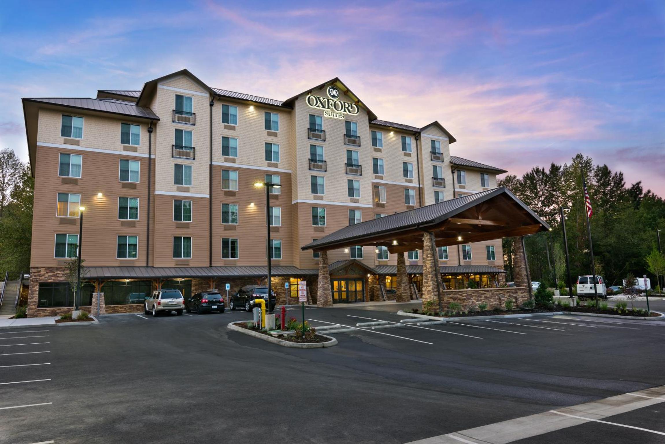 Hotel Oxford Suites Bellingham - Image 1