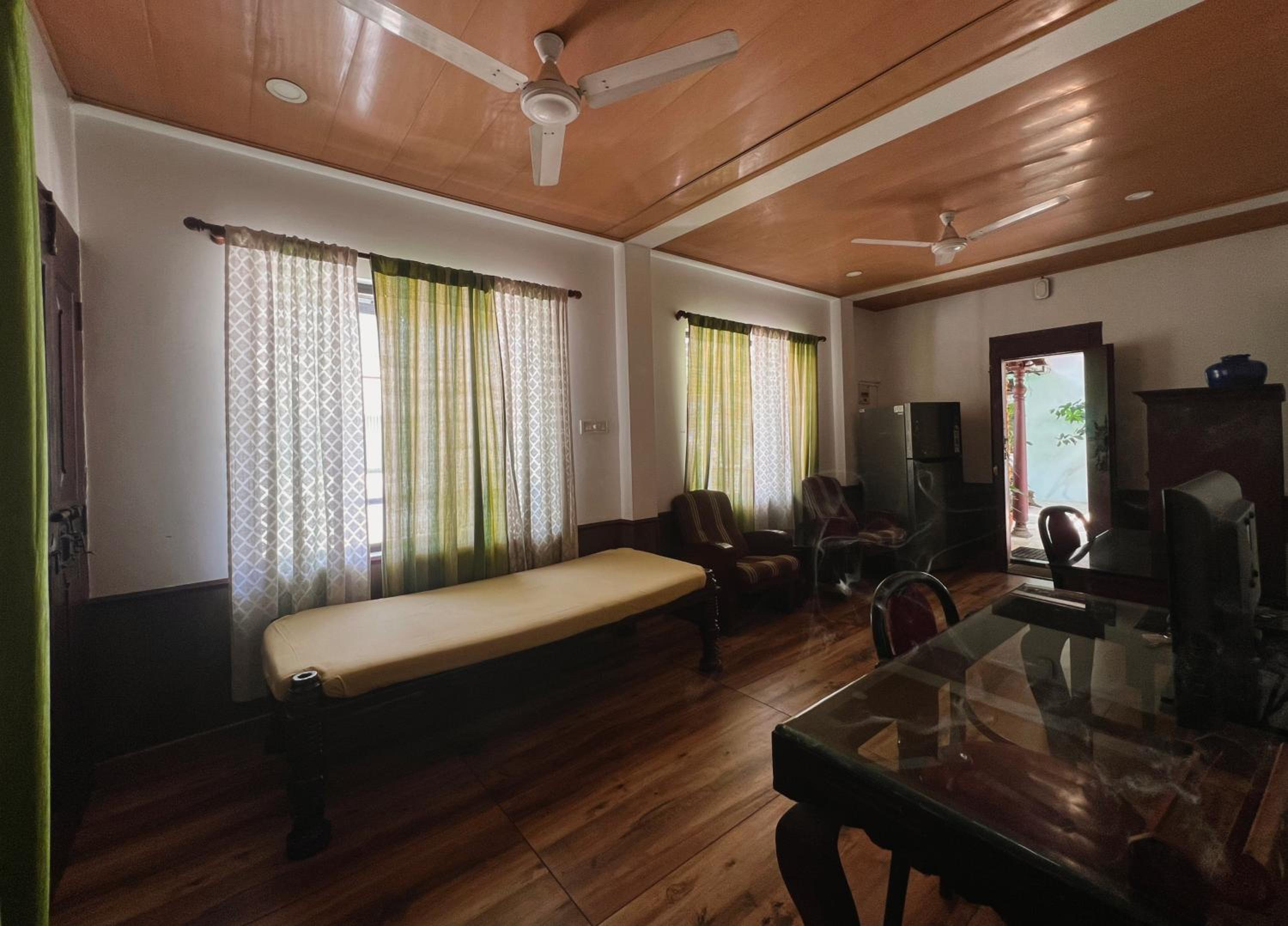 Reds Residency - Homestay