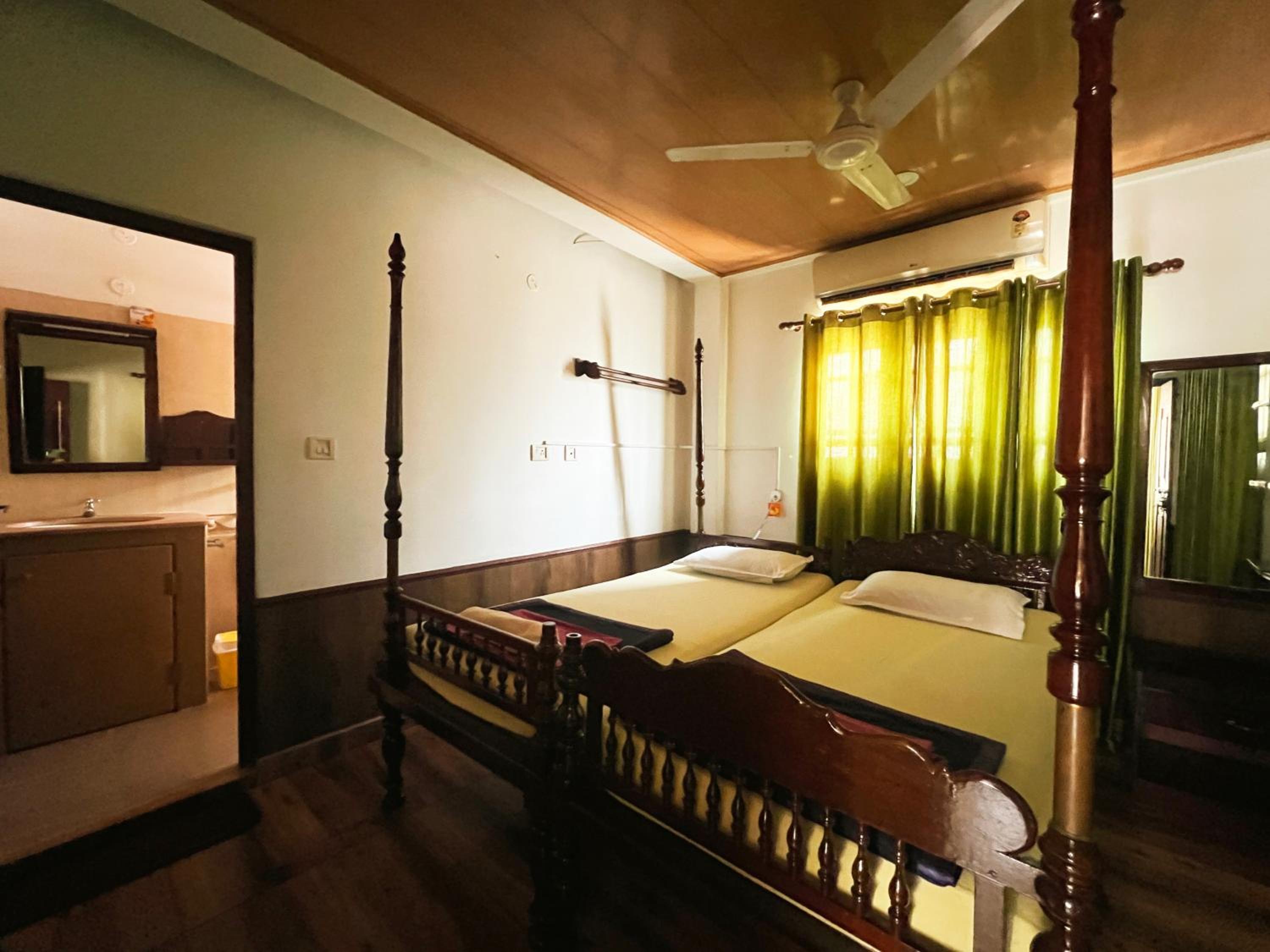 Reds Residency - Homestay