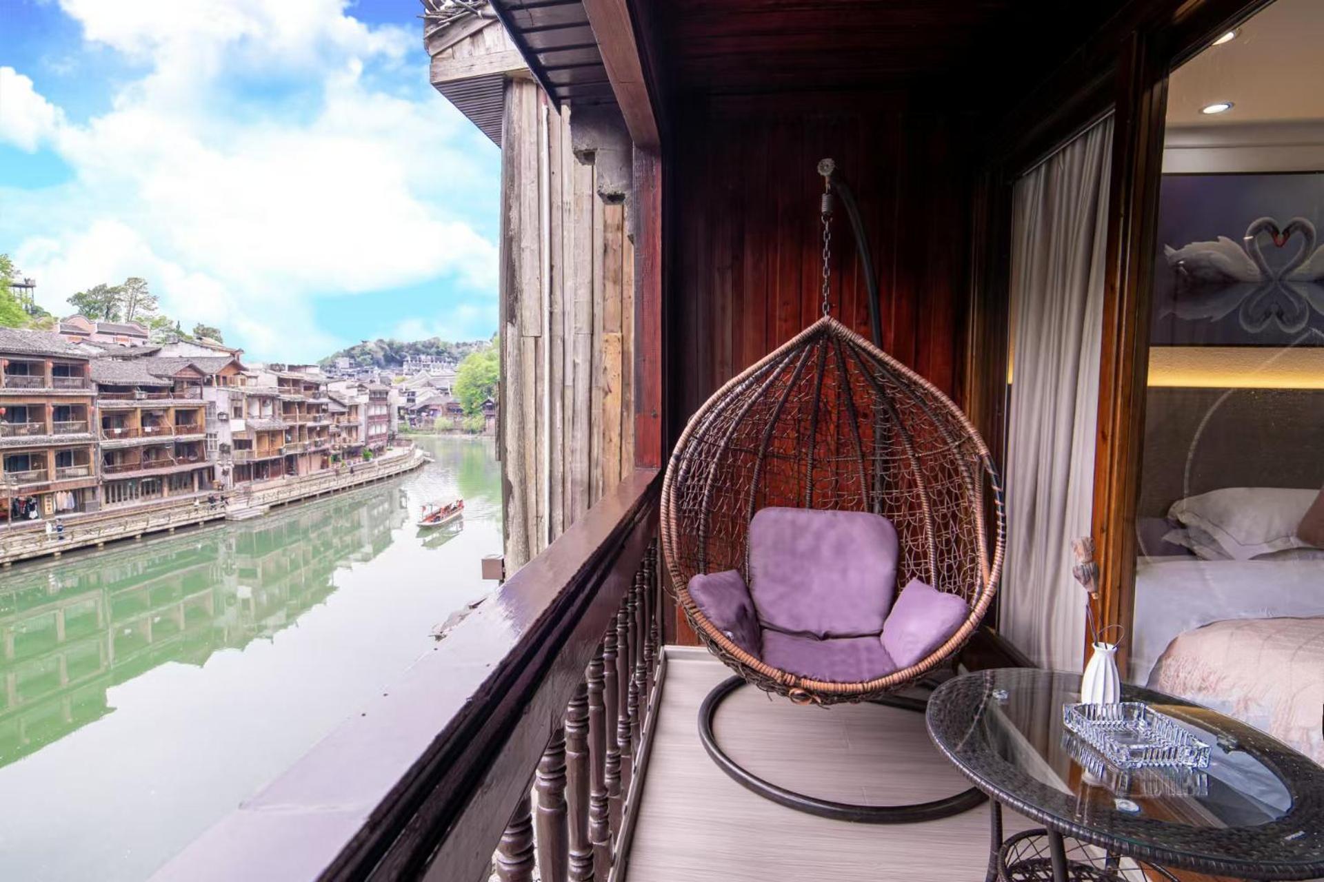 Fenghuang Ancient Town Lazy Cat Riverside Inn