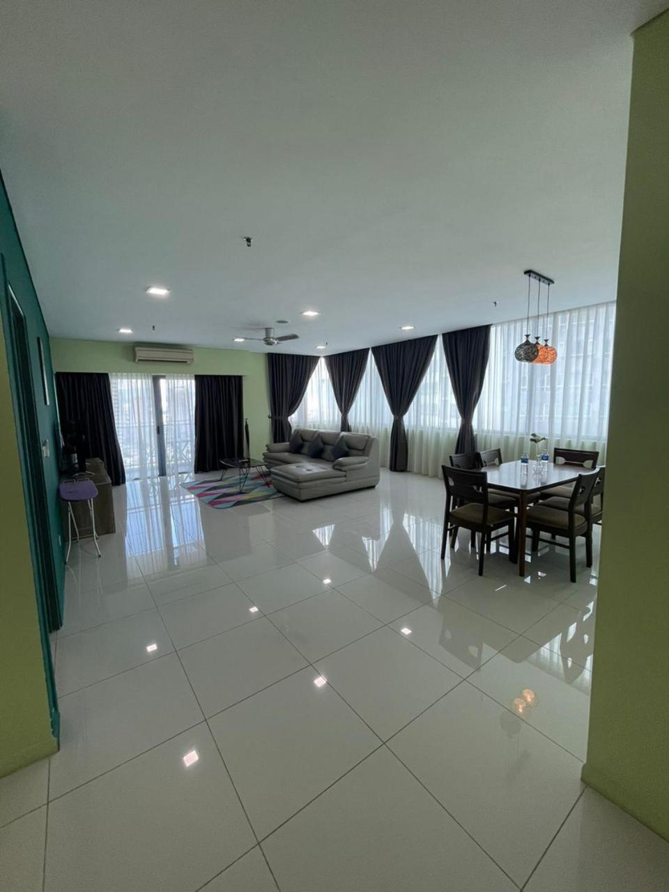 Summer Suites Studio With Balcony Nearby KL City Centre