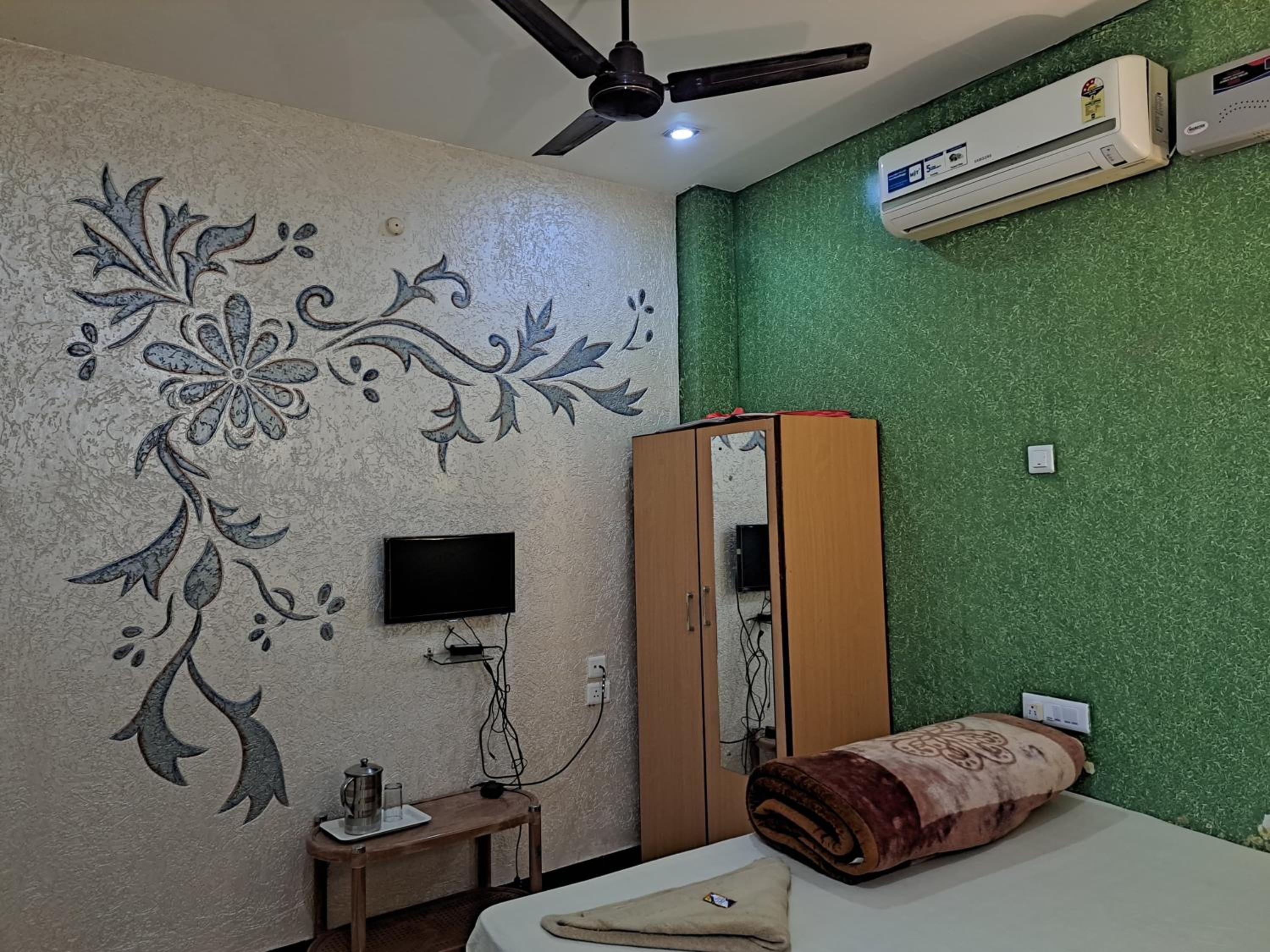 Banolata Lakeside Homestay by StayApart