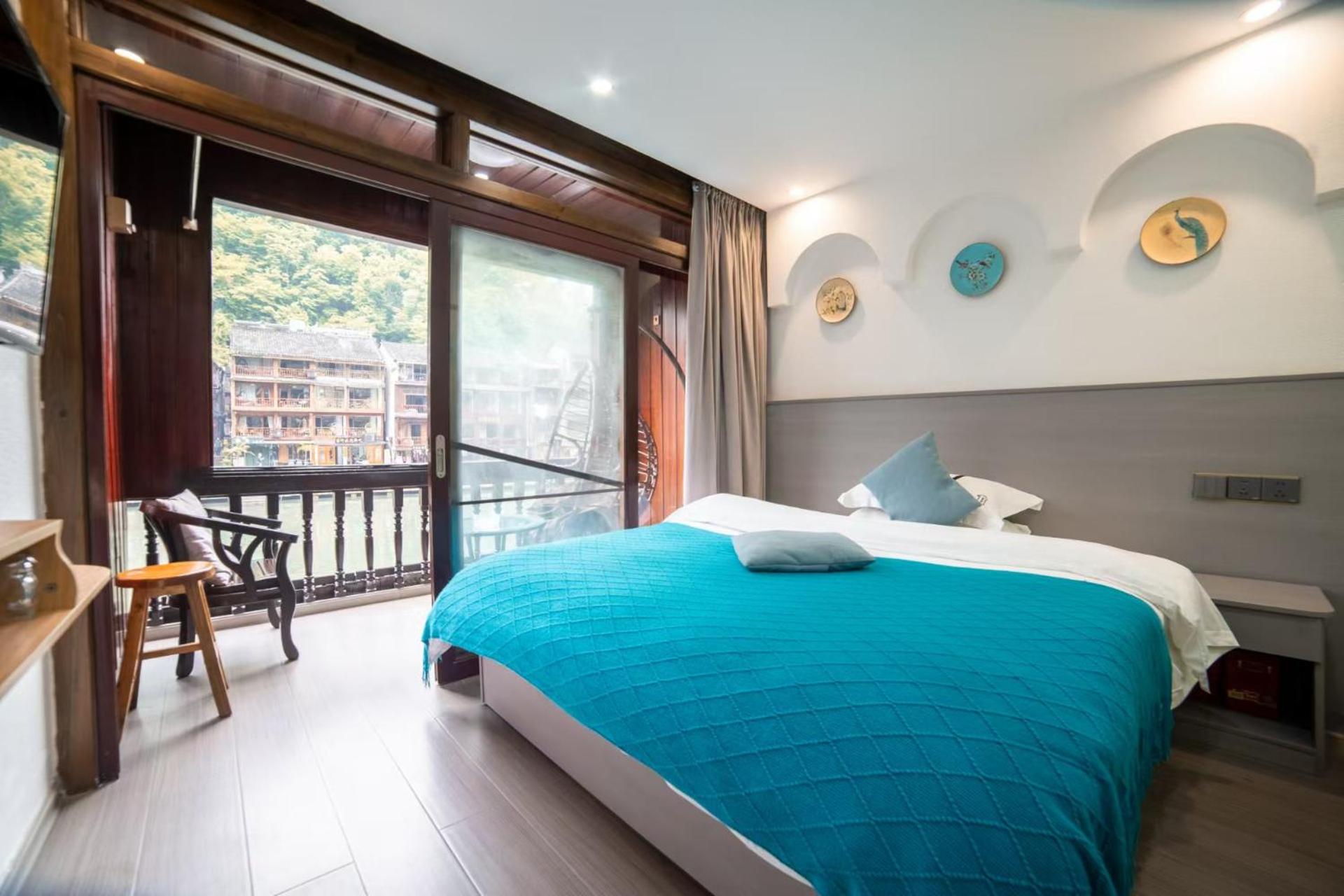 Fenghuang Ancient Town Lazy Cat Riverside Inn