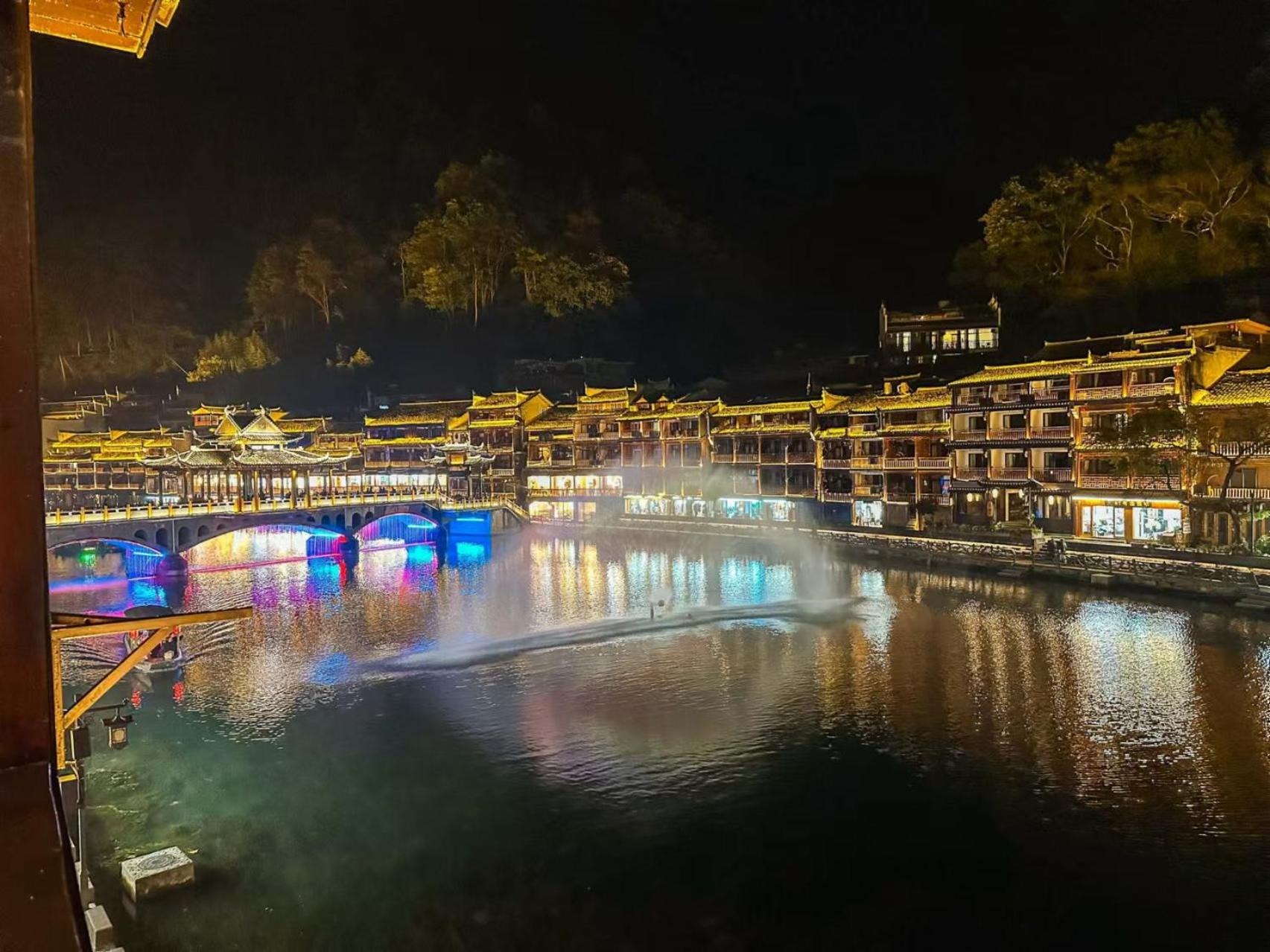 Fenghuang Ancient Town Lazy Cat Riverside Inn
