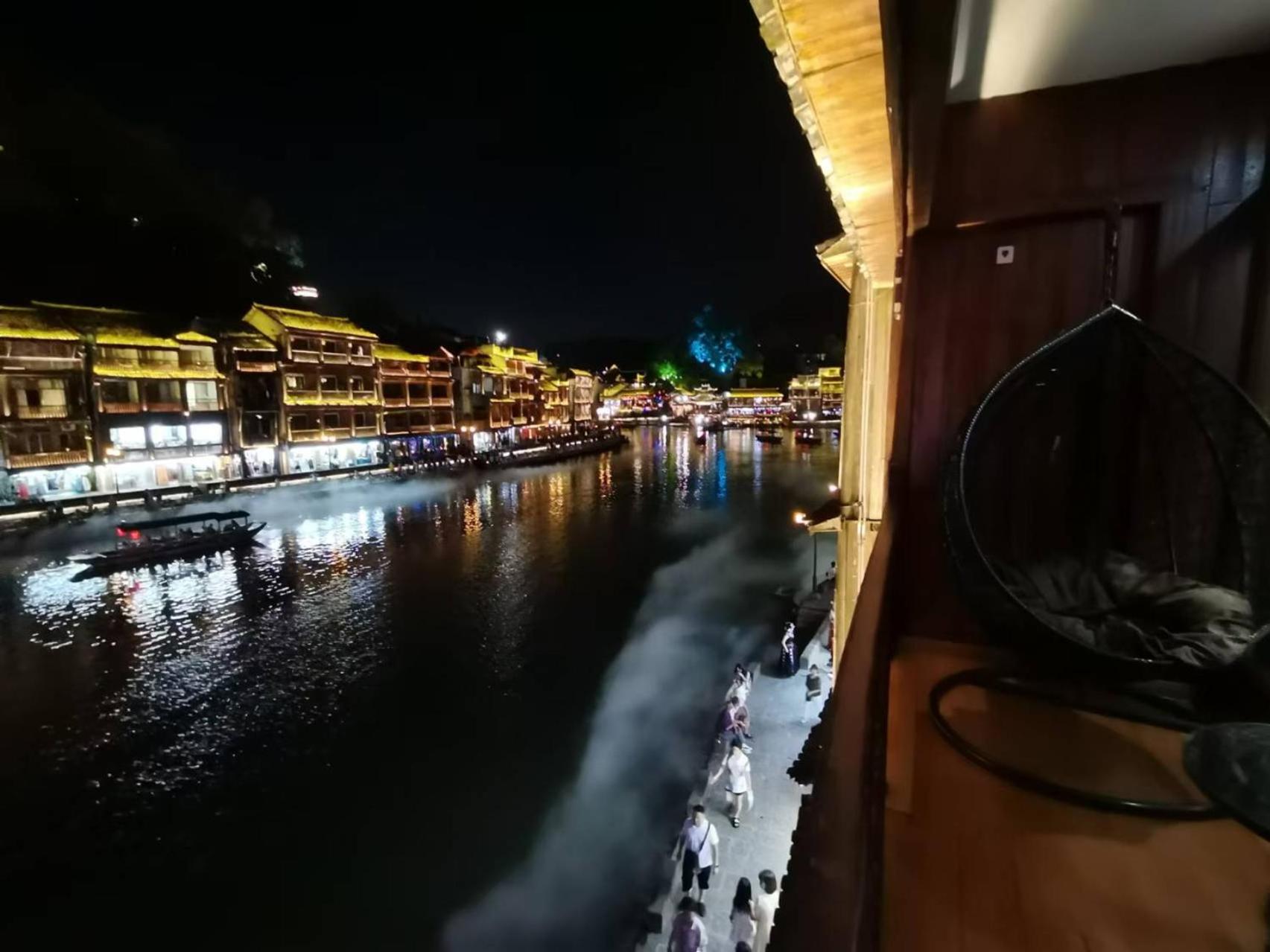 Fenghuang Ancient Town Lazy Cat Riverside Inn