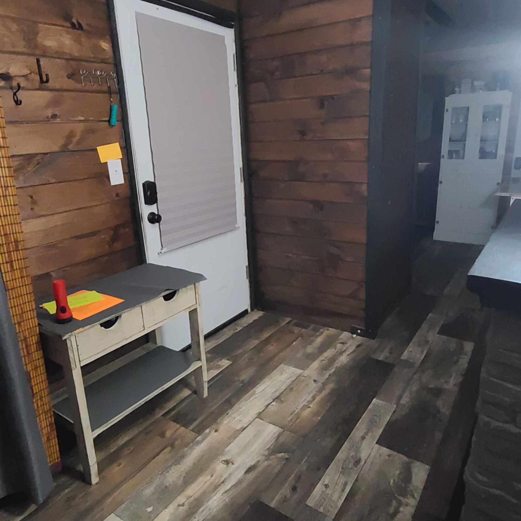 Delightful 1 Bedroom Company Bunk House