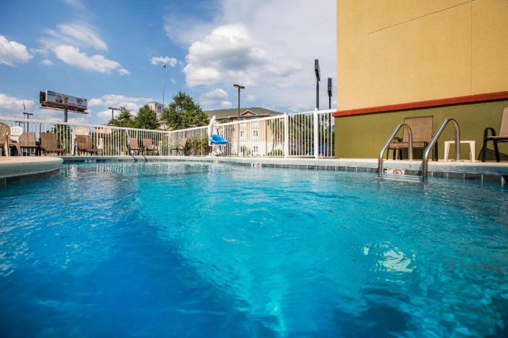 Econo Lodge Valdosta Mall Area view 4