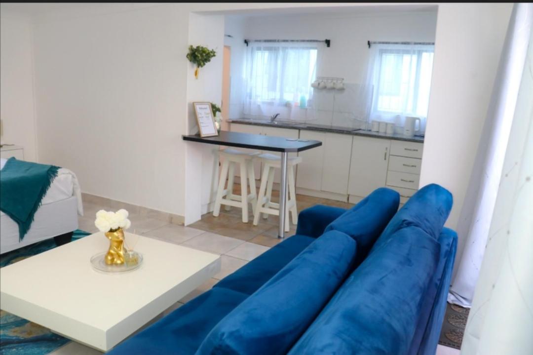 Optimum Stay Self Catering Accommodation - Deluxe Room view 4