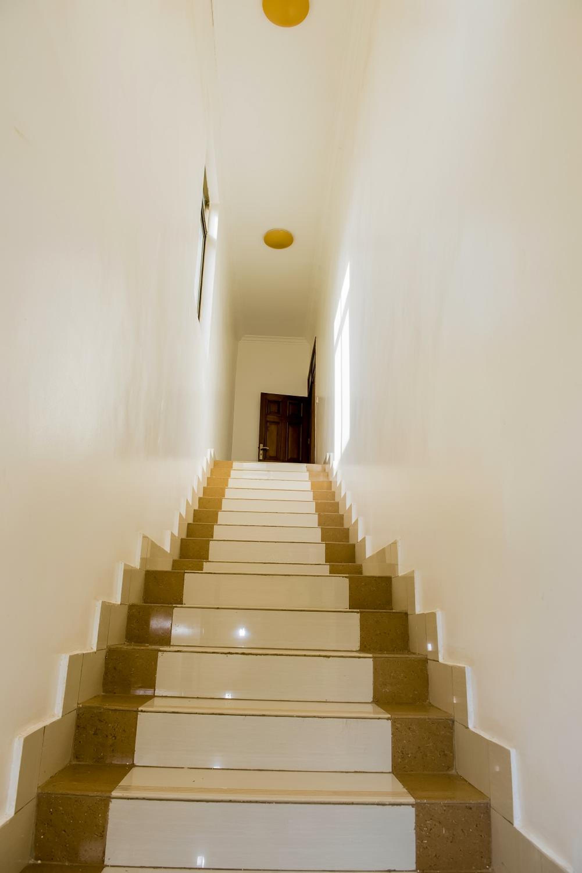Cheap rooms in prime neighborhood