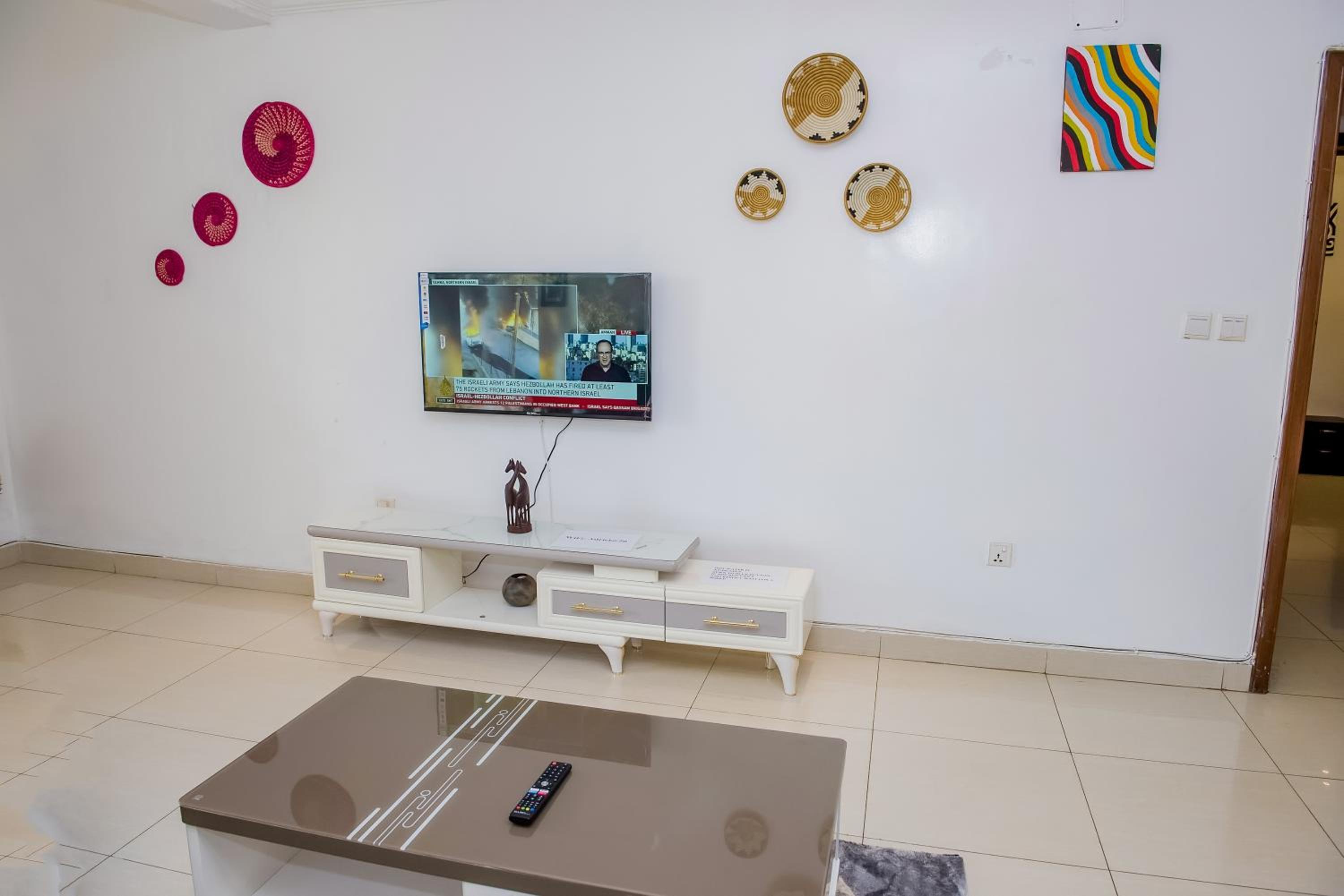 Cheap rooms in prime neighborhood