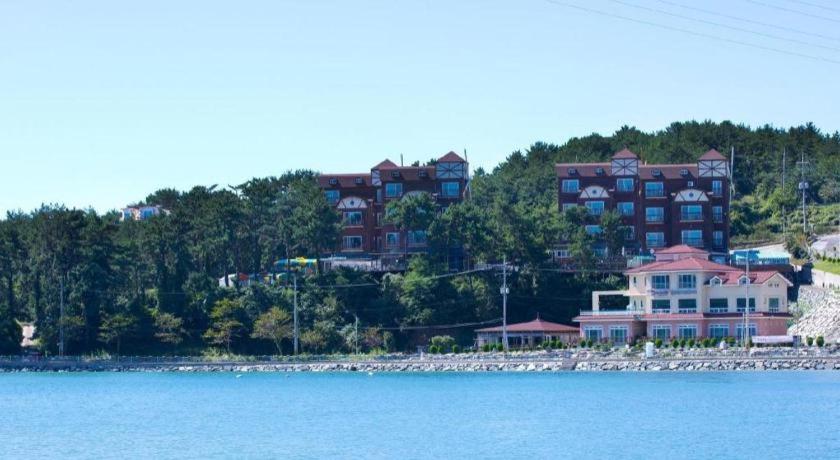 Hyacinth Pension