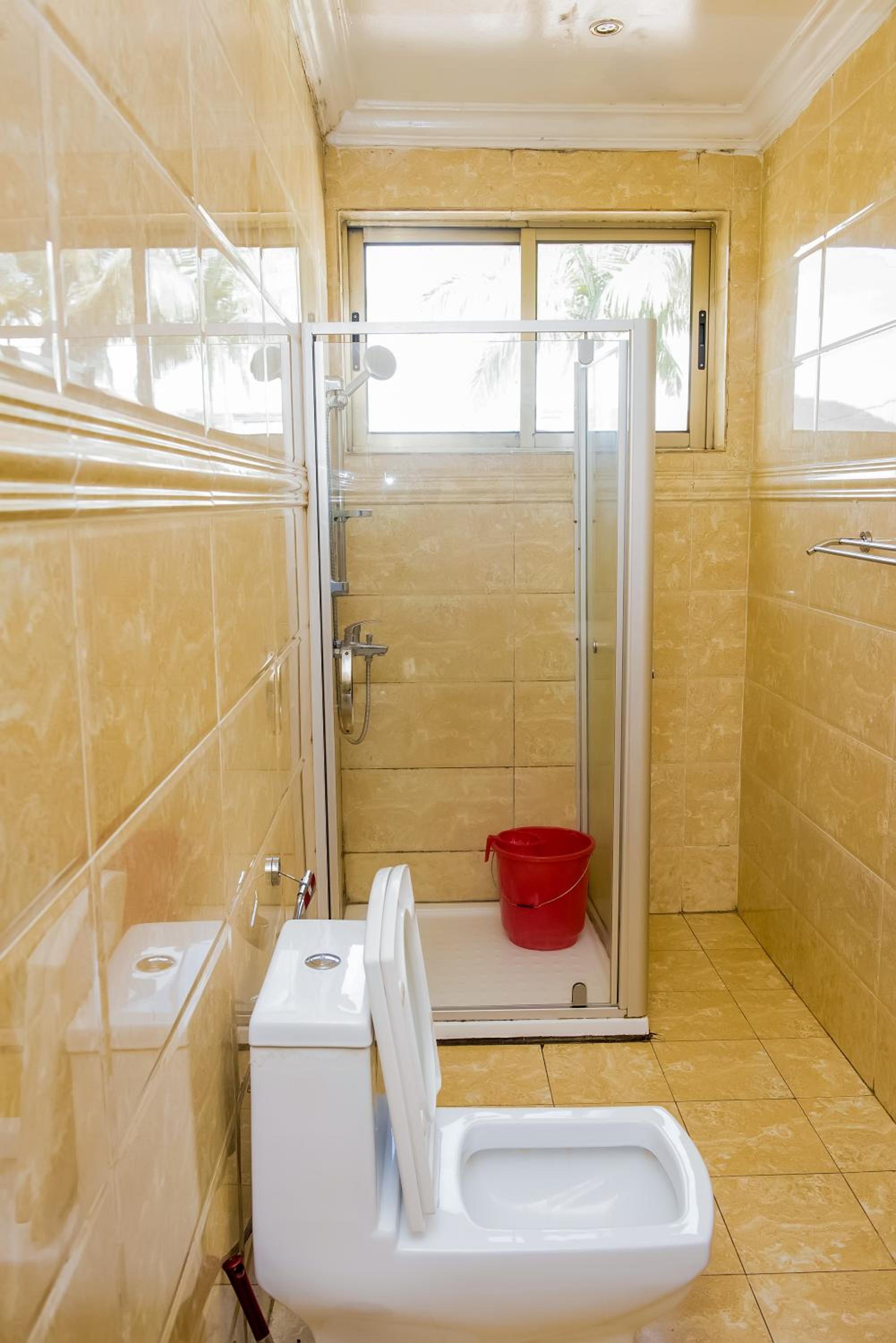 Cheap rooms in prime neighborhood