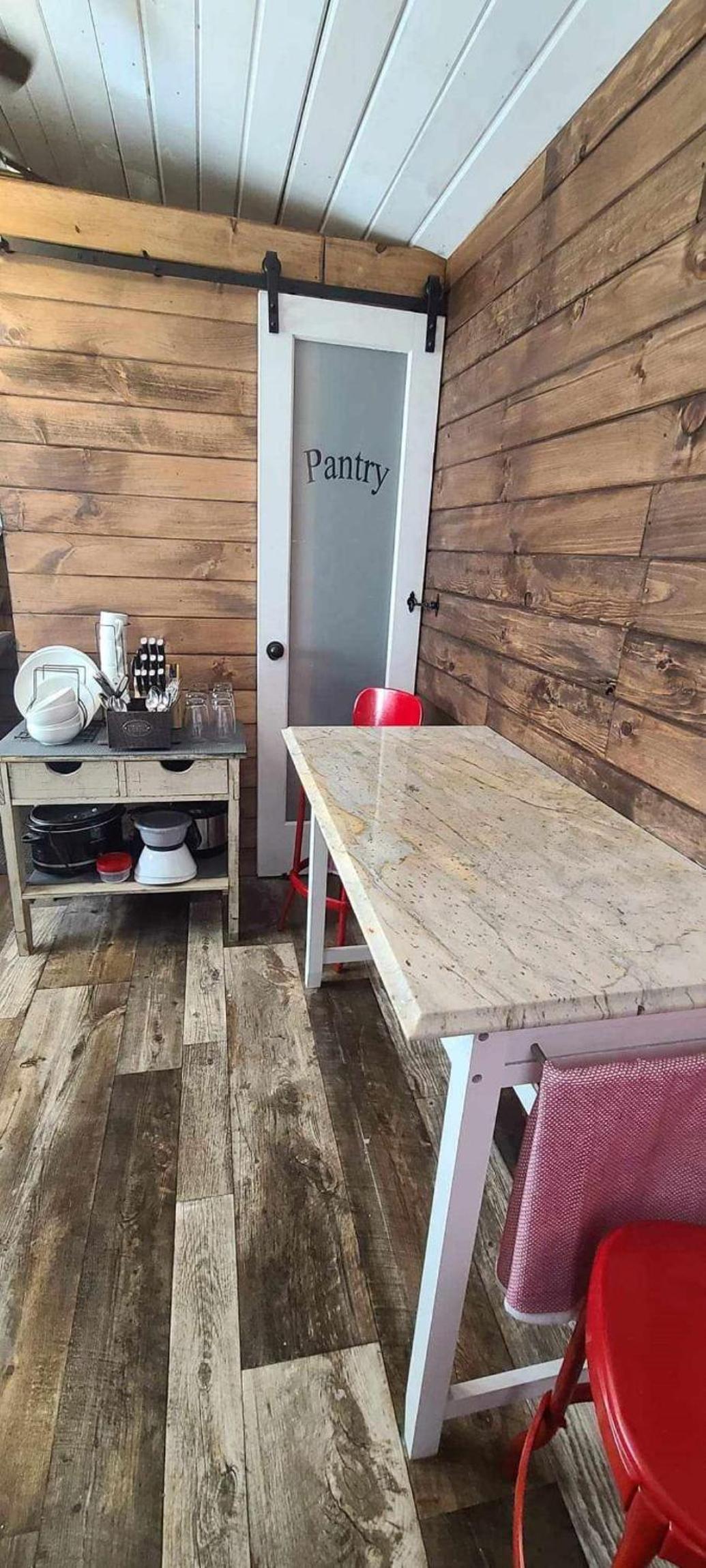 Delightful 1 Bedroom Company Bunk House