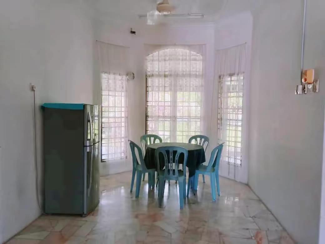 Villa Medina Lake Bungalow 15 pax Bagan Lalang photo 8