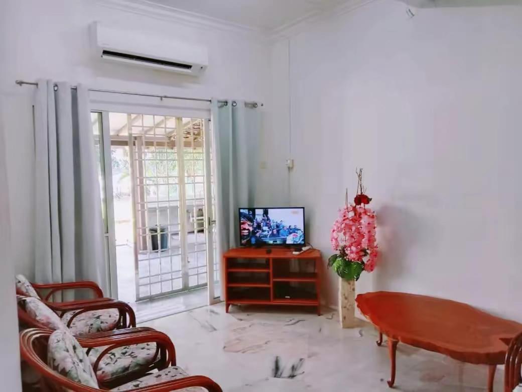Villa Medina Lake Bungalow 15 pax Bagan Lalang photo 7