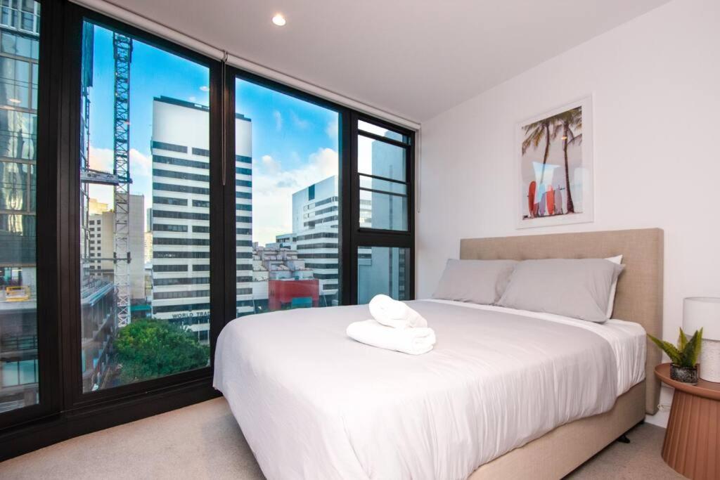 Amazing City View 2BR Yarra River Free Parking