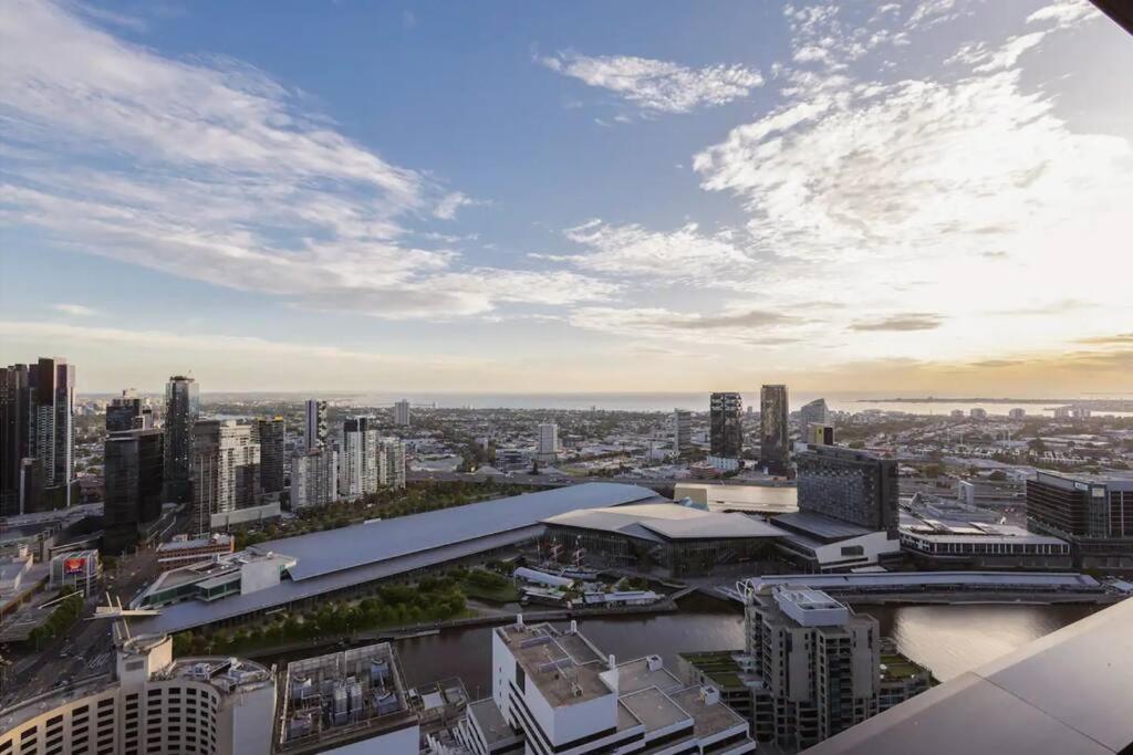 Amazing City View 2BR Yarra River Free Parking
