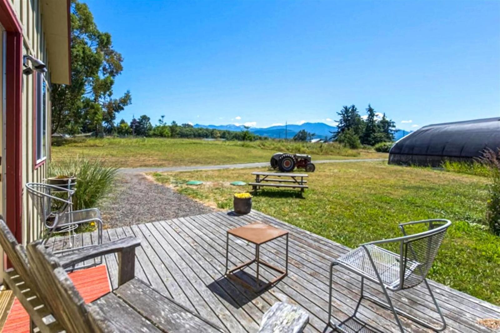 Sq Rileys Farmette view 2