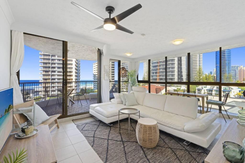 Surfers Paradise 1 bedroom apartment Bright, Spacious, 3 min to Beach, Stunning Views