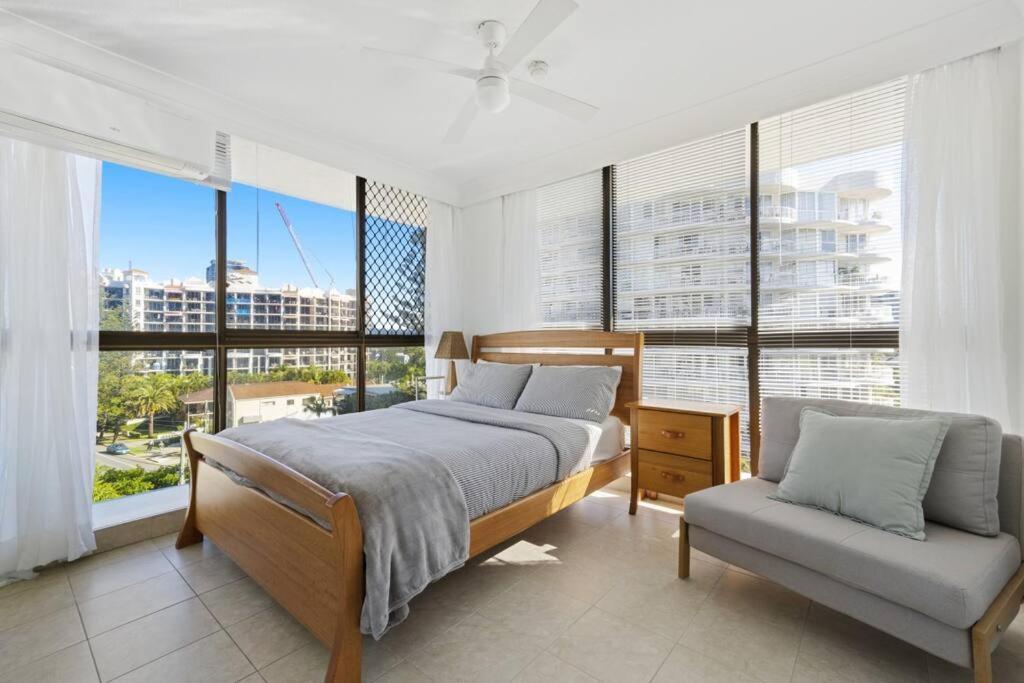 Surfers Paradise 1 bedroom apartment Bright, Spacious, 3 min to Beach, Stunning Views