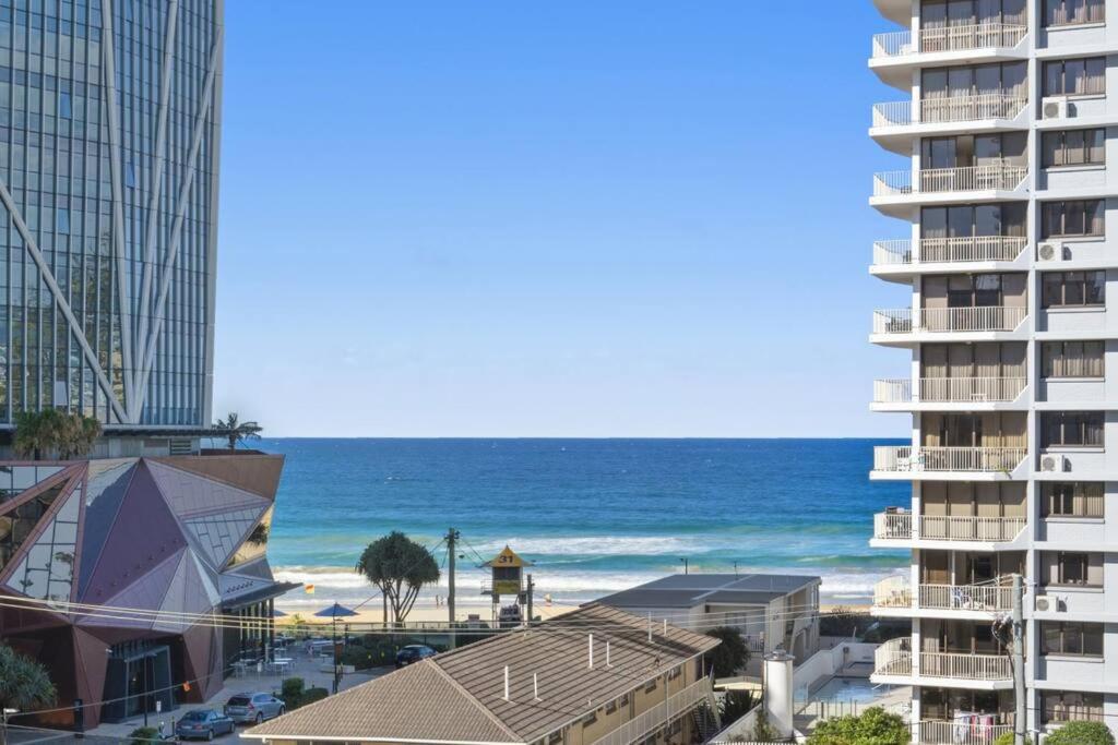 Surfers Paradise 1 bedroom apartment Bright, Spacious, 3 min to Beach, Stunning Views