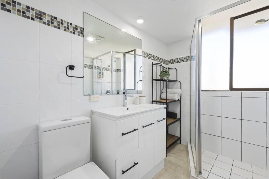 Surfers Paradise 1 bedroom apartment Bright, Spacious, 3 min to Beach, Stunning Views