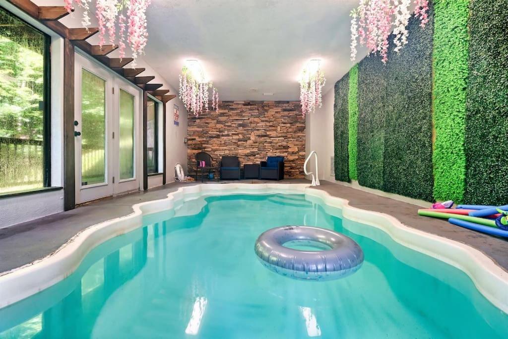 Wet & Wilderness - Luxe Indoor Pool Cabin-3 Kings-BunkRm-GameRm-HotTub view 3
