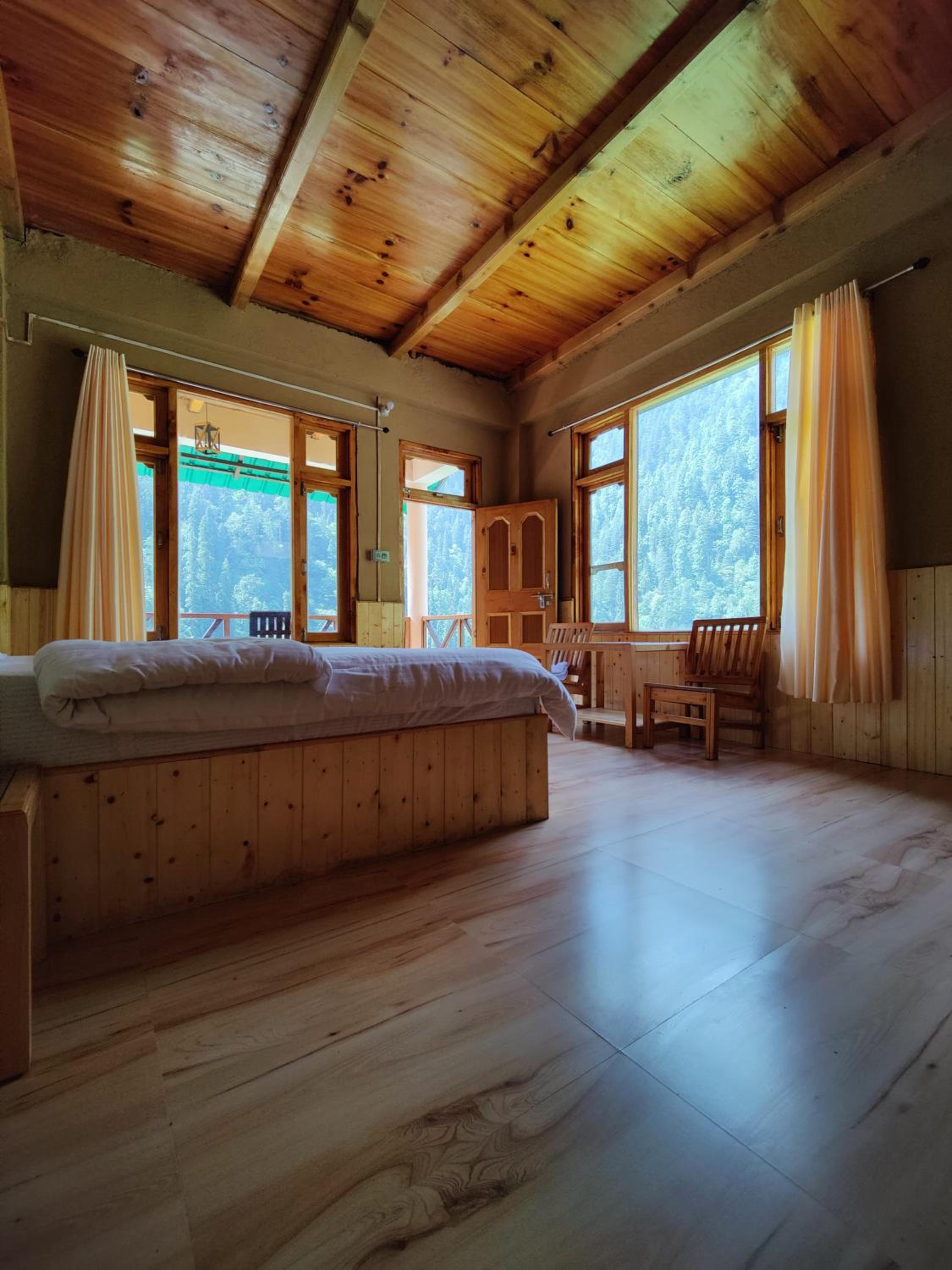Mud House by The Woodpecker Inn Jibhi view 2