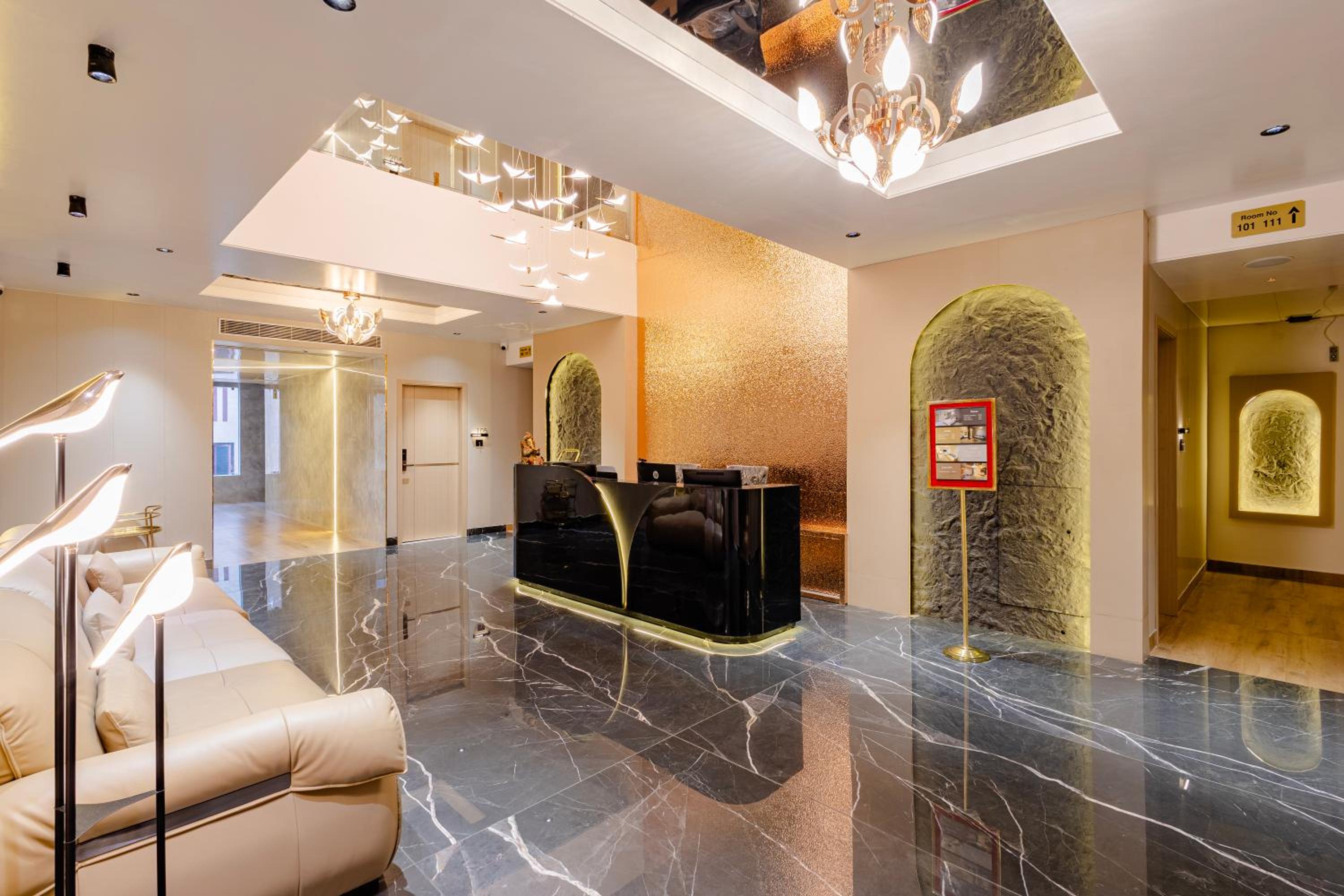 CVR's Hotel Glass Bird view 5