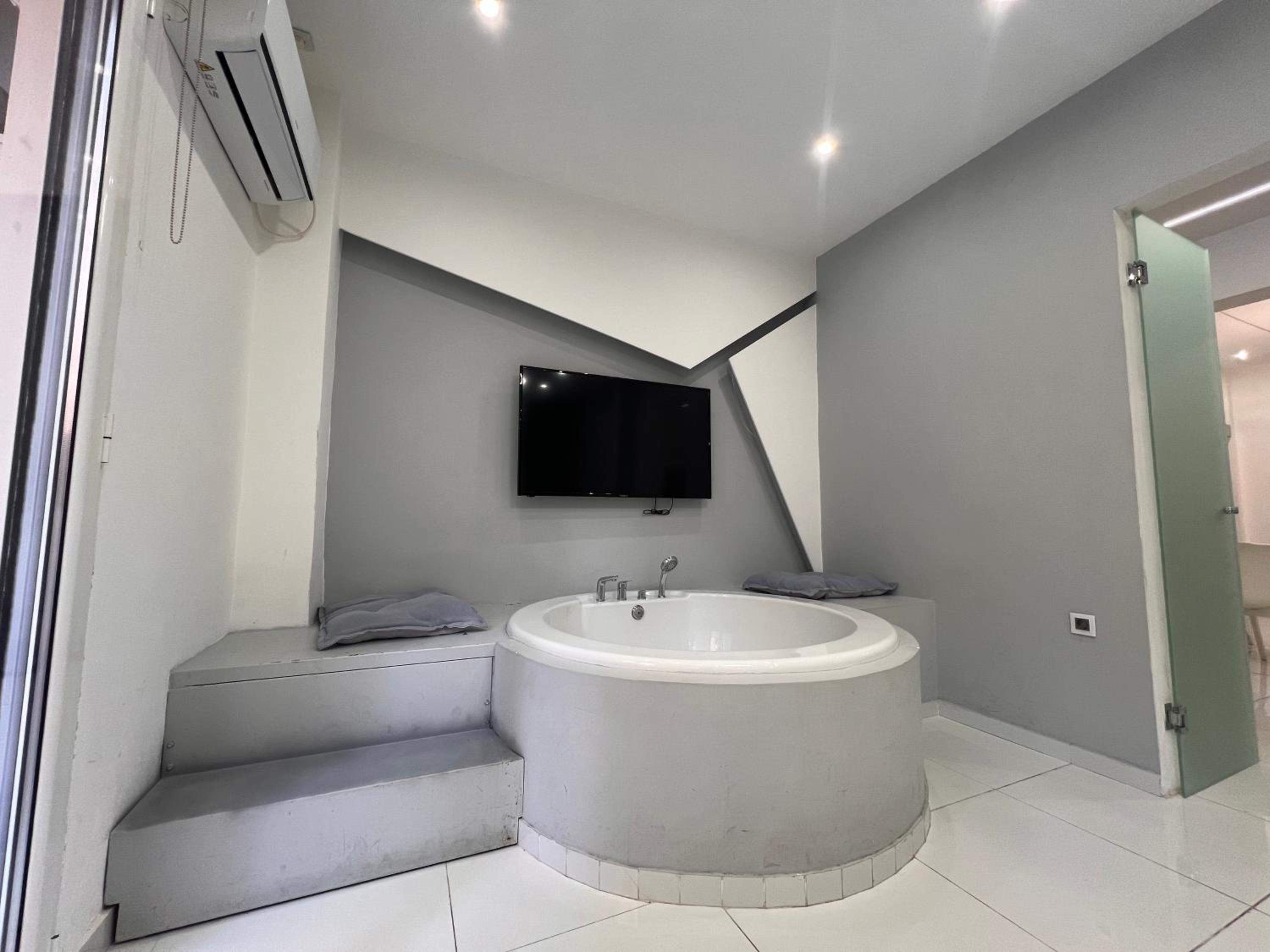 WSD Athens Pireas Stylish 2BD Apt with City View Balcony view 5