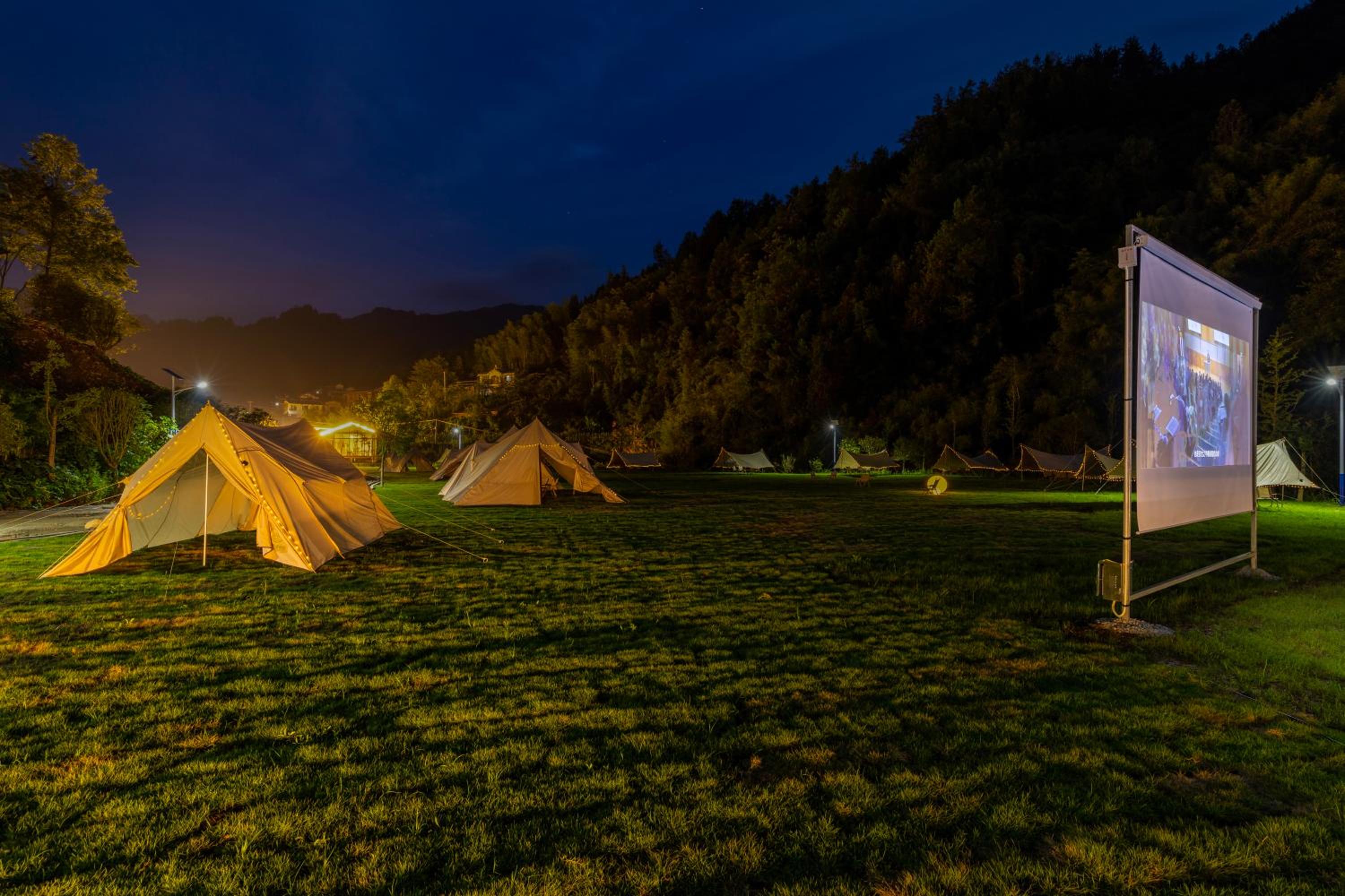 Zhangjiajie Yexi Riverside Holiday Camp