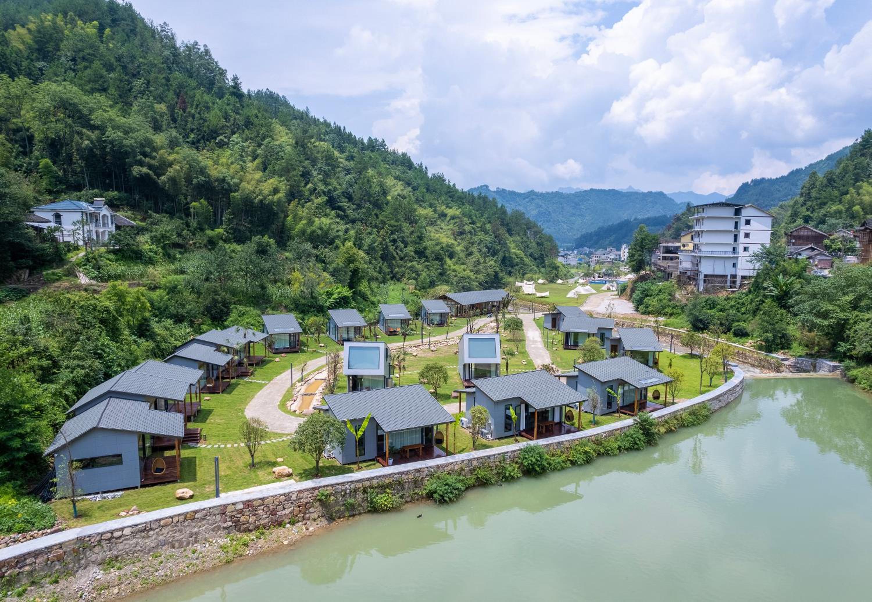 Zhangjiajie Yexi Riverside Holiday Camp