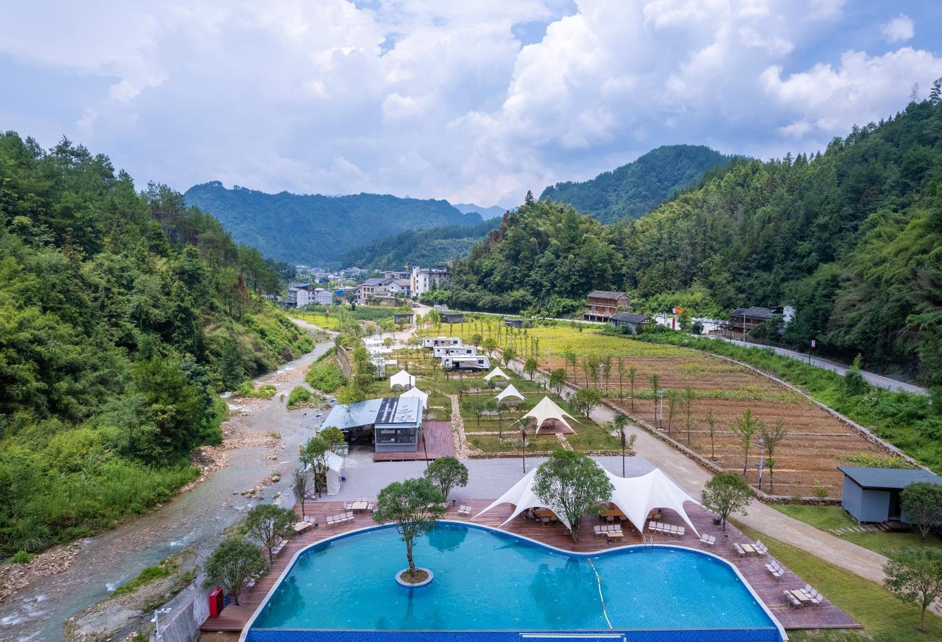 Zhangjiajie Yexi Riverside Holiday Camp