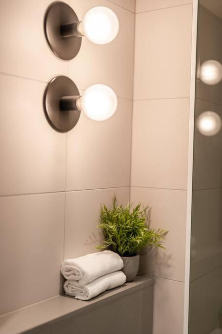 Stay in Chic 2BR Apt best in City