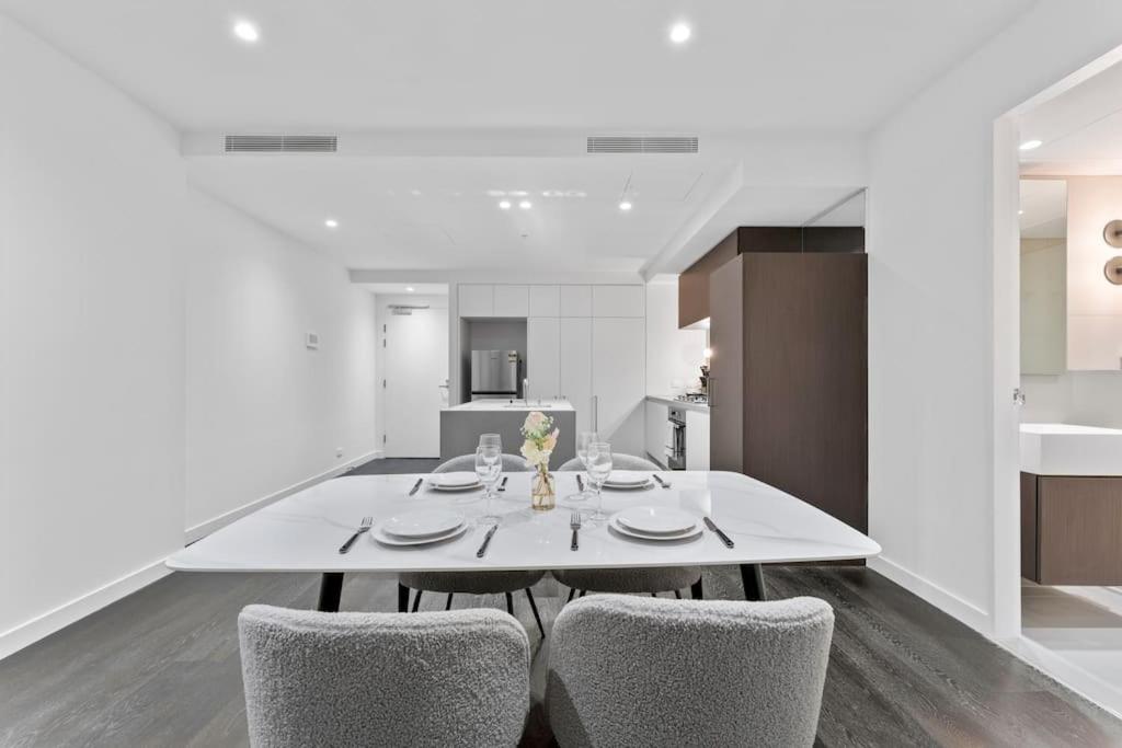 Stay in Chic 2BR Apt best in City