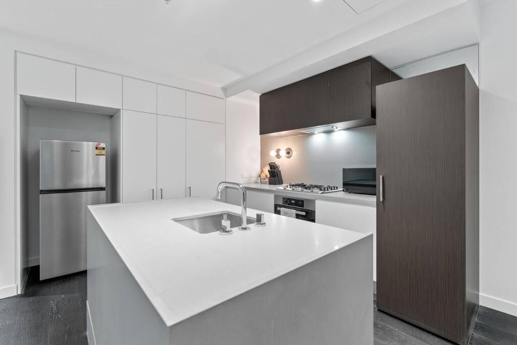 Stay in Chic 2BR Apt best in City