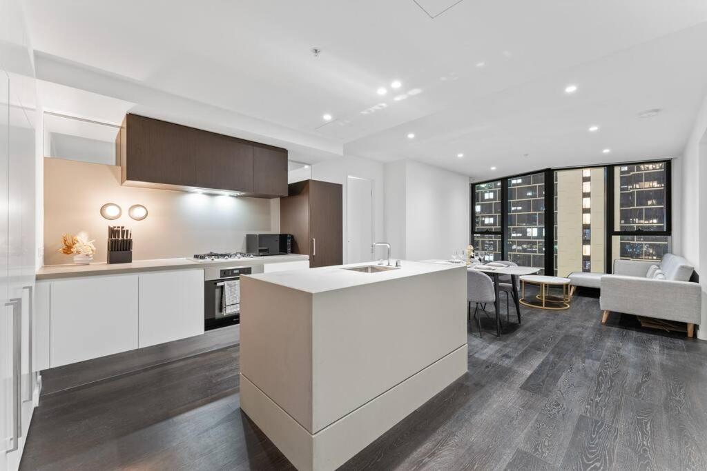 Stay in Chic 2BR Apt best in City