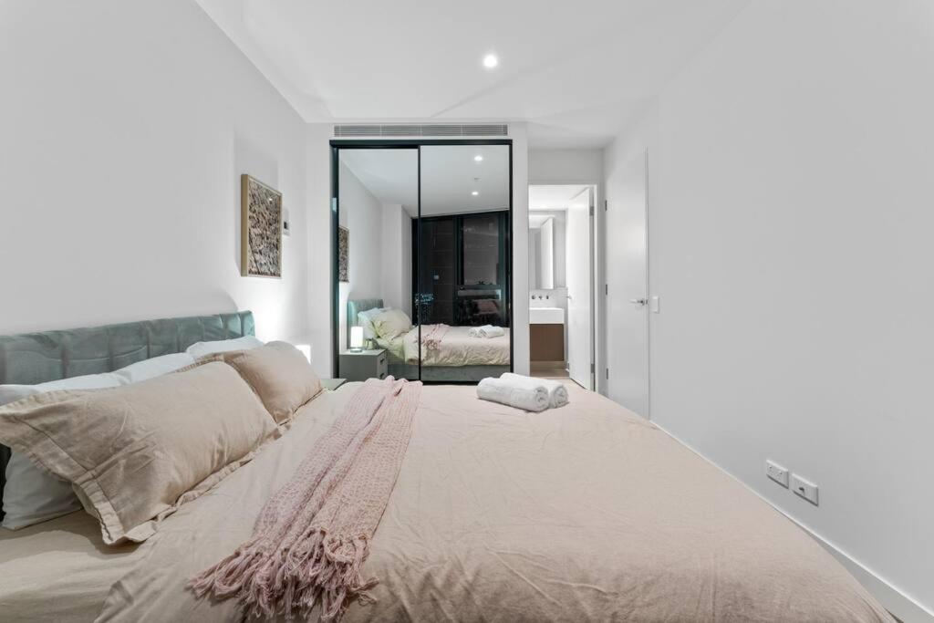 Stay in Chic 2BR Apt best in City