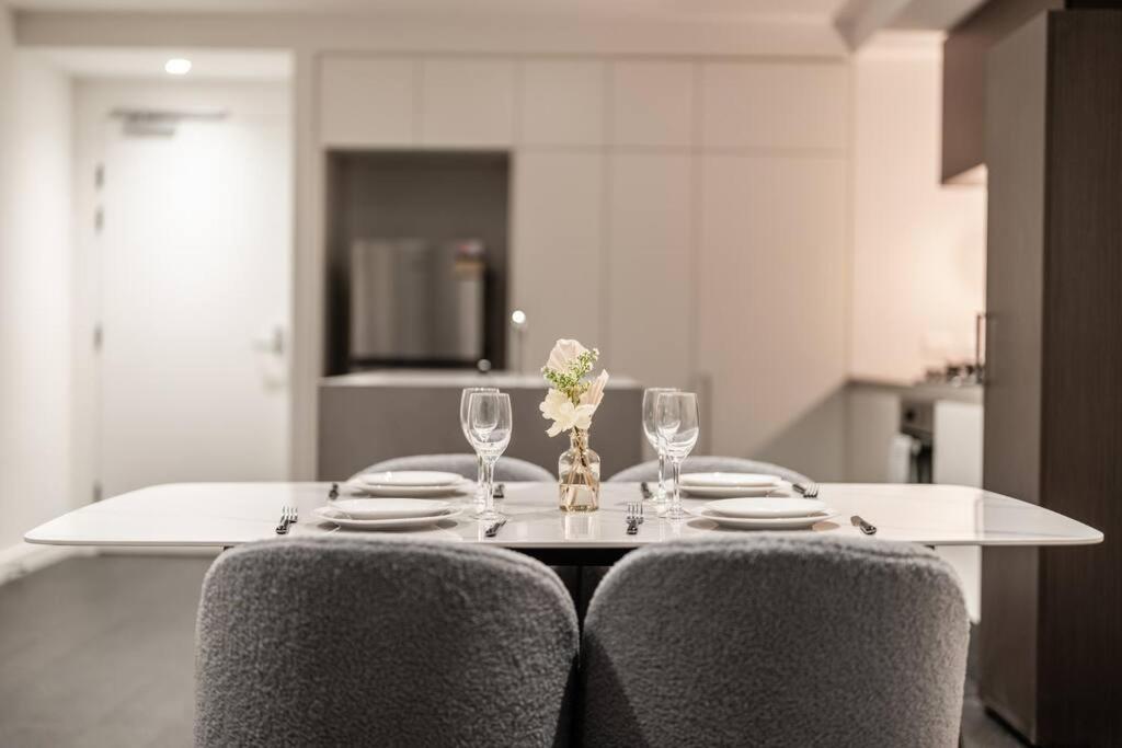 Stay in Chic 2BR Apt best in City