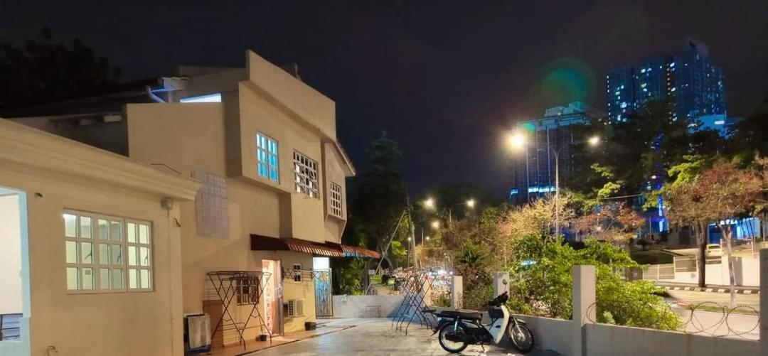1 Jalan Jaya 7, walking distance to HUKM