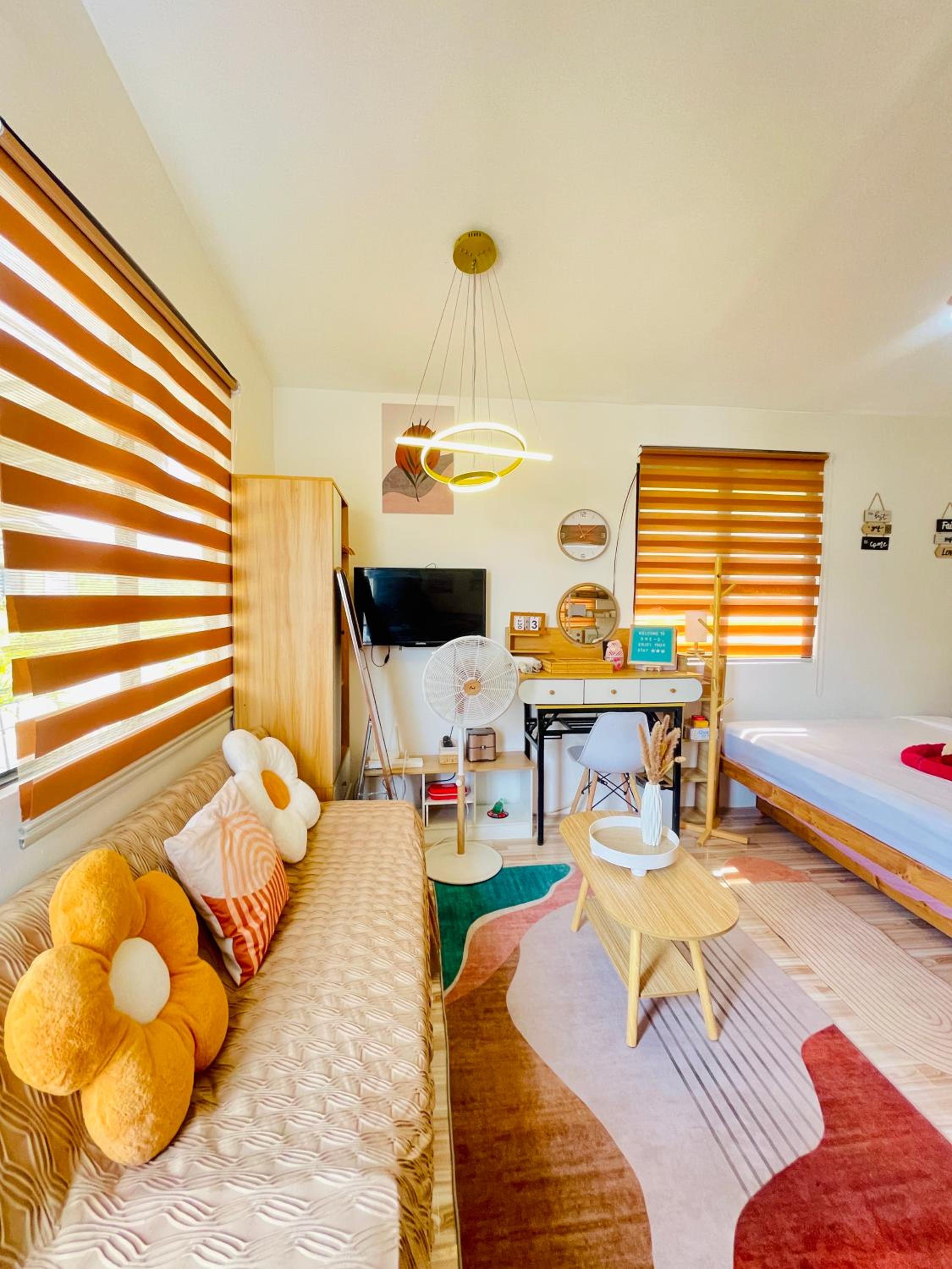 Olango Island - S&E-2 Tiny Guest House Fully Furnished with Hot Shower, Washer, Wi-Fi, Netflix & King-size Bed view 2