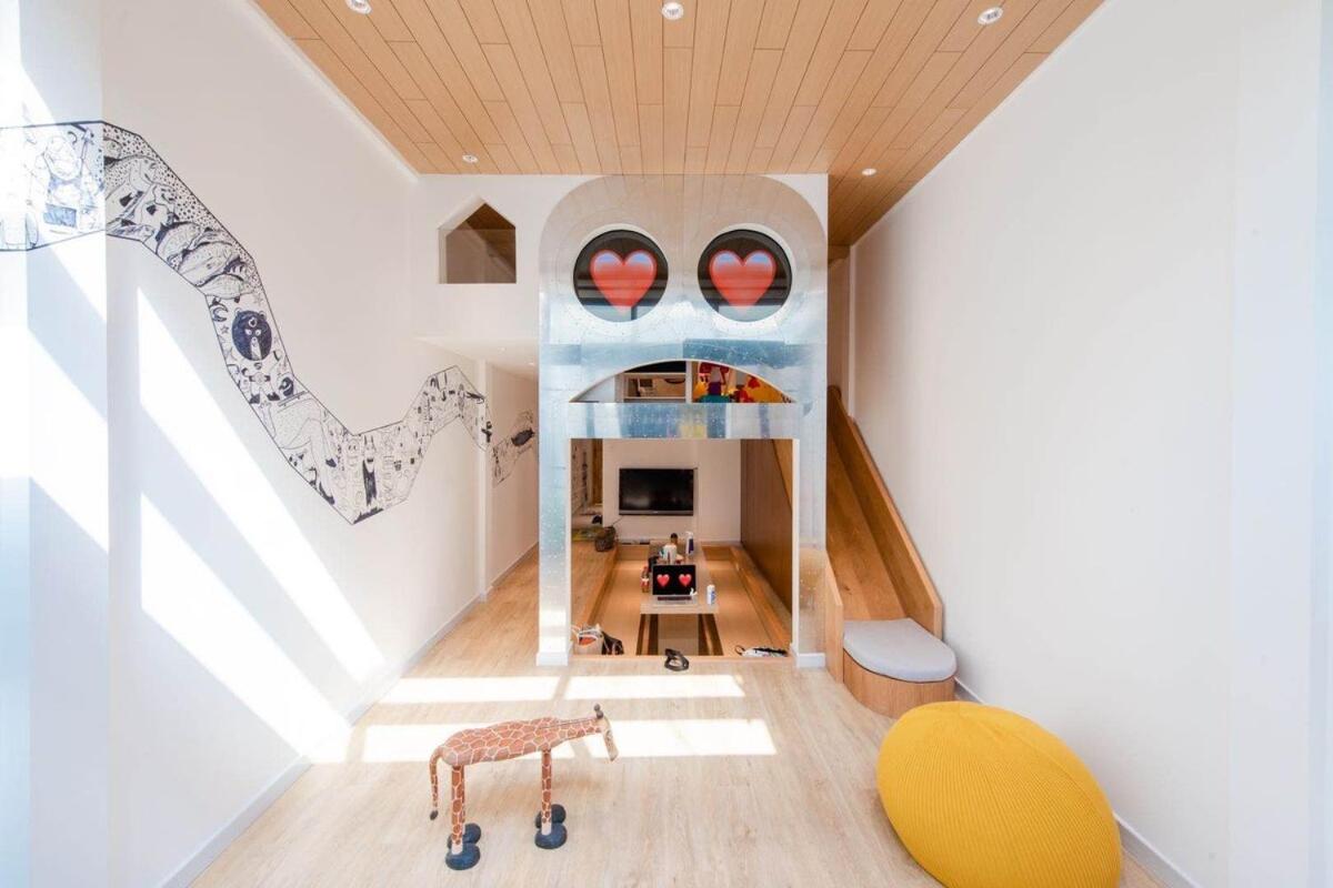 Shanghai Hills & Aromahome Terrace Loft with 4K projector clsoe to line 9&12